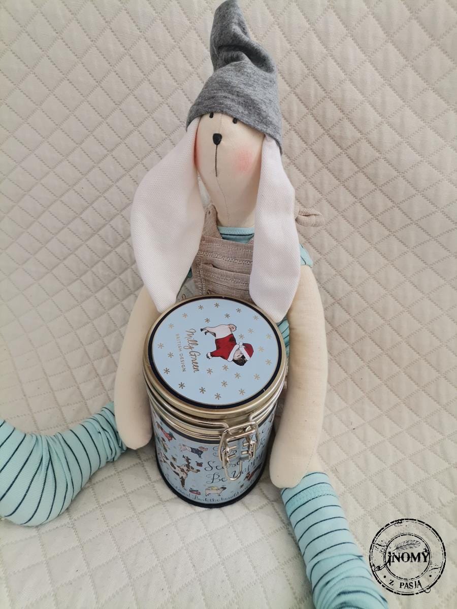 Inom Zajączek w lnianych spodenkach