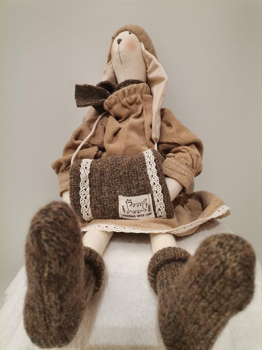 Inom Zajączek w sztruksowej sukience - obrazek 2